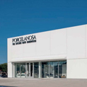 Fassadenverkleidung von Krion auf den Showroom von Porcelanosa