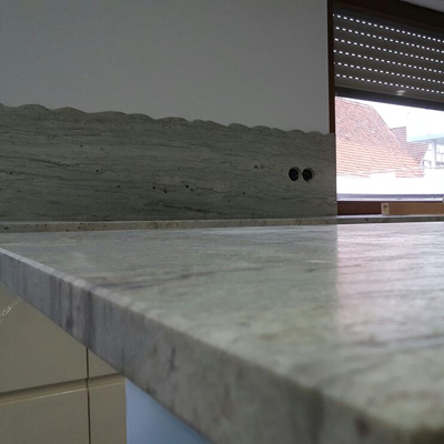 Küchenrückwand – Küchenrückwand aus Naturstein, Kunststein und Glas